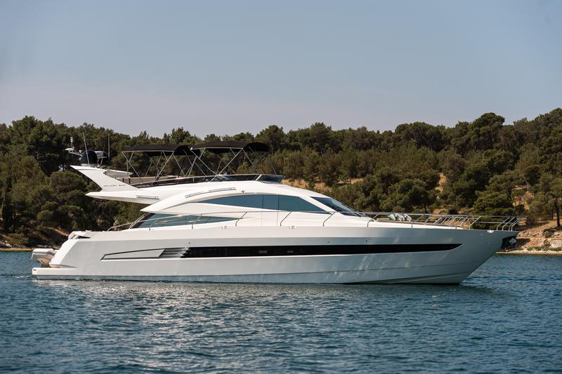 Book yachts online - motorboat - Galeon 640 Fly - Le Chiffre - rent