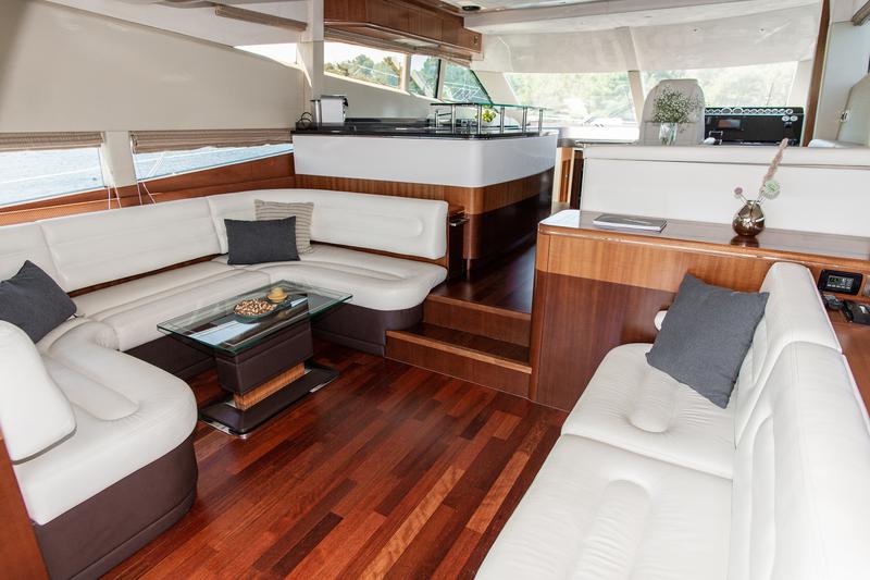 Book yachts online - motorboat - Galeon 640 Fly - Le Chiffre - rent