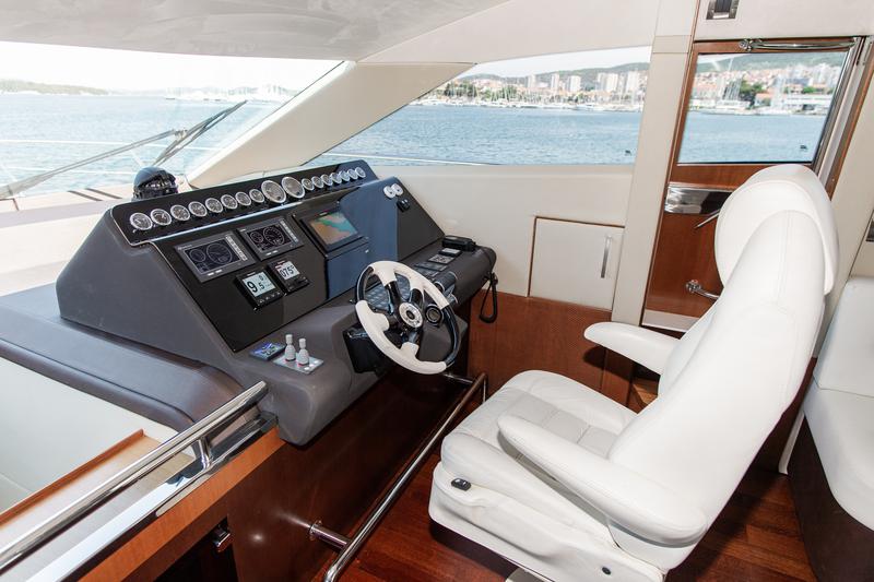 Book yachts online - motorboat - Galeon 640 Fly - Le Chiffre - rent