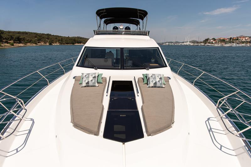 Book yachts online - motorboat - Galeon 640 Fly - Le Chiffre - rent