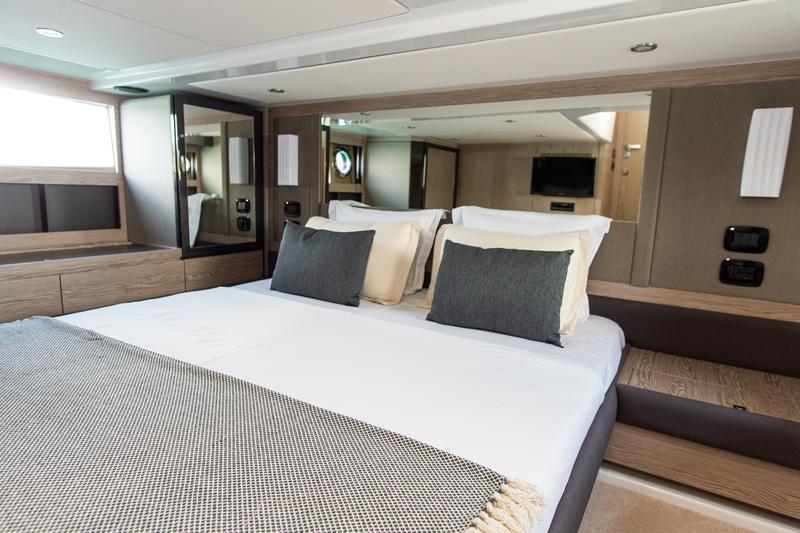 Book yachts online - motorboat - Azimut Atlantis 50 HT - Fellow III - rent