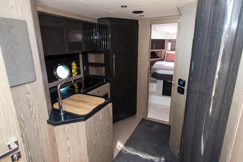 Book yachts online - motorboat - Azimut Atlantis 50 HT - Fellow III - rent