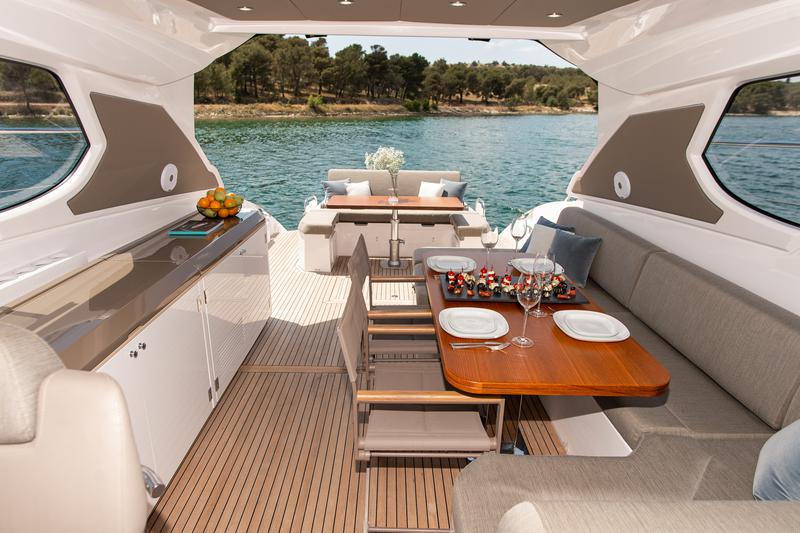 Book yachts online - motorboat - Azimut Atlantis 50 HT - Fellow III - rent