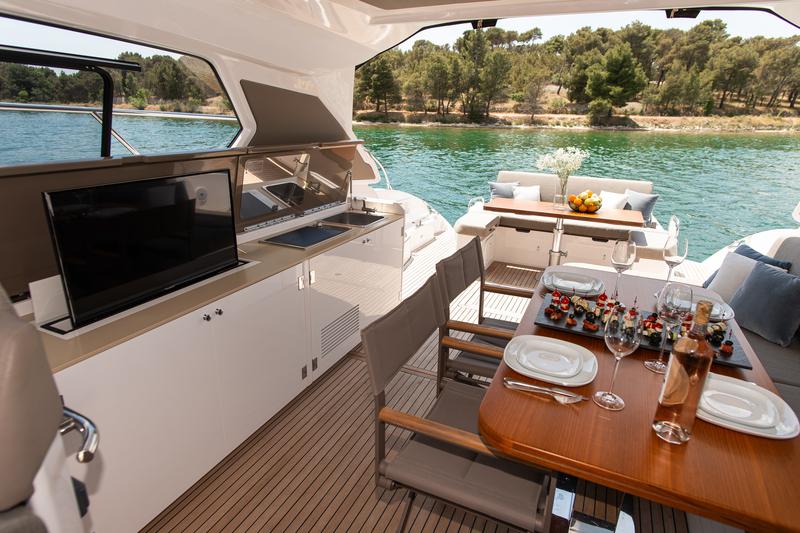 Book yachts online - motorboat - Azimut Atlantis 50 HT - Fellow III - rent