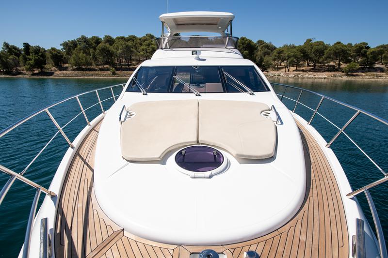 Book yachts online - motorboat - Azimut 60 - MY LAURA - rent