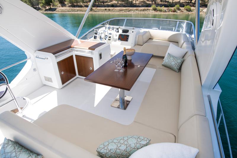 Book yachts online - motorboat - Azimut 60 - MY LAURA - rent