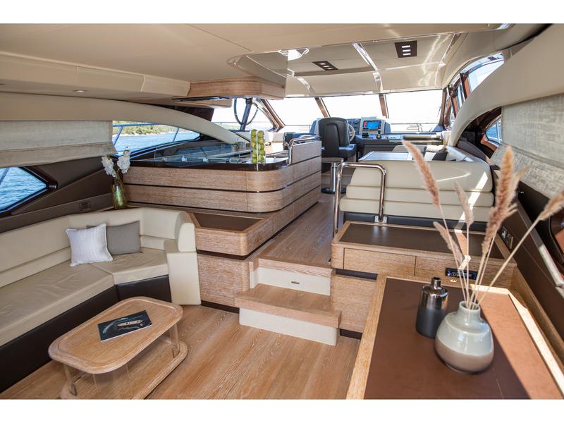 Book yachts online - motorboat - Azimut 60 - MY LAURA - rent