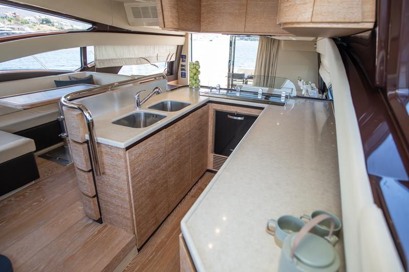 Book yachts online - motorboat - Azimut 60 - MY LAURA - rent