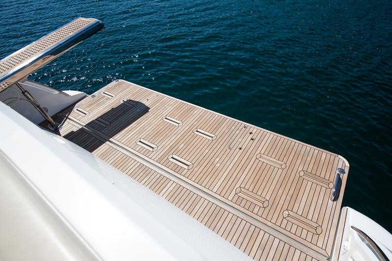 Book yachts online - motorboat - Azimut 60 - MY LAURA - rent
