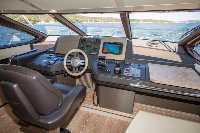 Book yachts online - motorboat - Azimut 60 - MY LAURA - rent