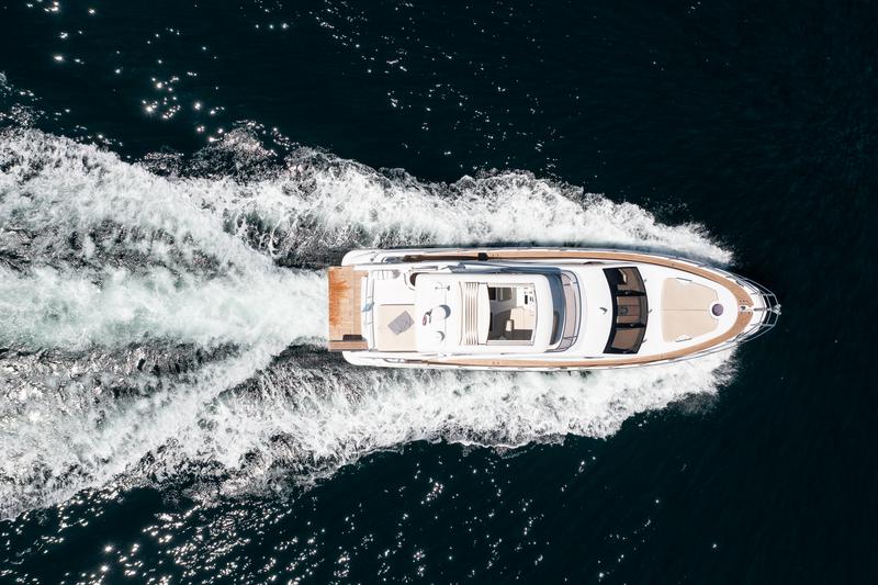 Book yachts online - motorboat - Azimut 60 - MY LAURA - rent