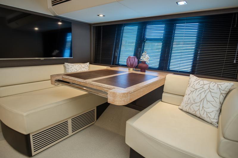 Book yachts online - motorboat - Azimut 60 - MY LAURA - rent