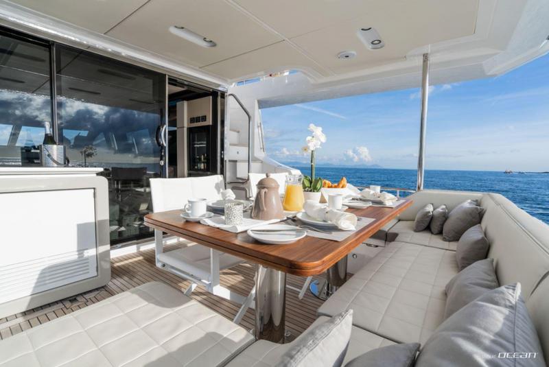 Book yachts online - motorboat - Azimut 72 Fly - Mineira - rent