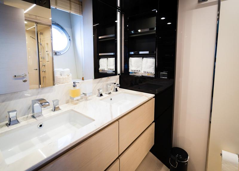 Book yachts online - motorboat - Azimut 72 Fly - Mineira - rent