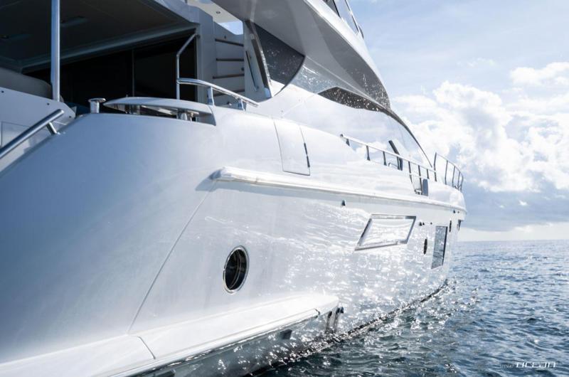 Book yachts online - motorboat - Azimut 72 Fly - Mineira - rent