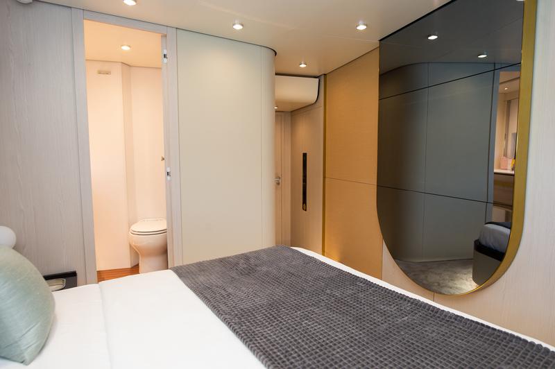 Book yachts online - motorboat - Azimut 78 Fly - PREWI - rent
