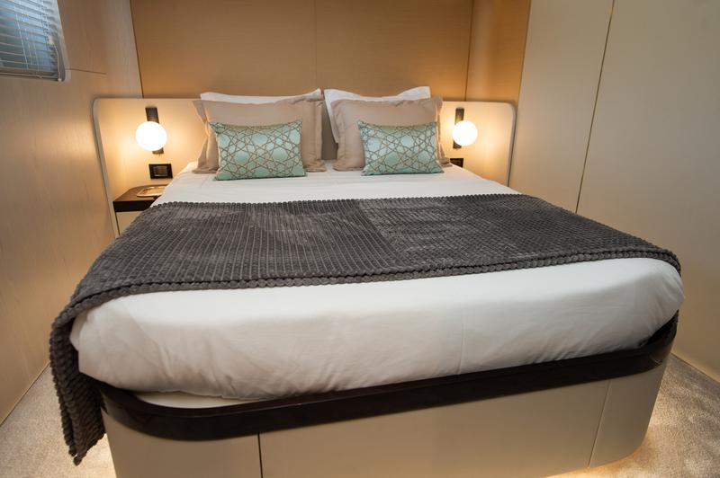 Book yachts online - motorboat - Azimut 78 Fly - PREWI - rent