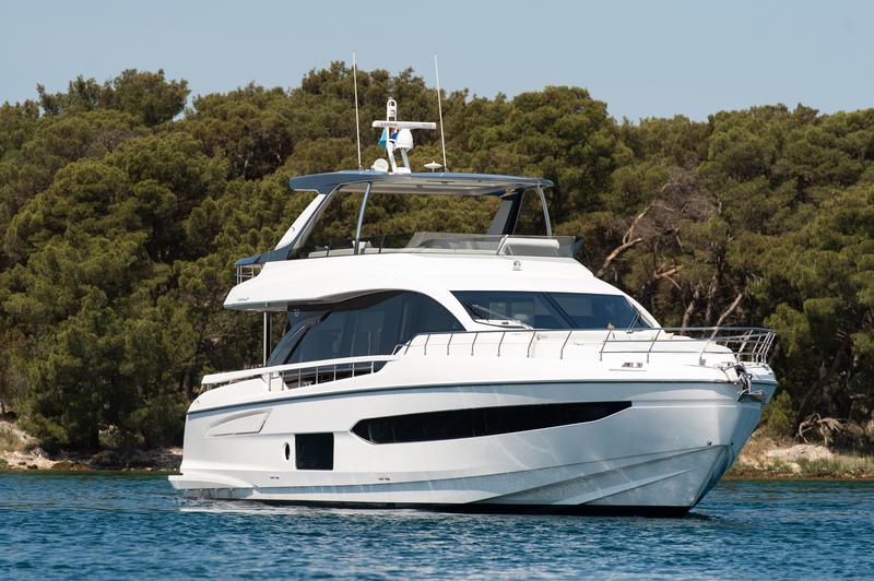 Book yachts online - motorboat - Azimut 78 Fly - PREWI - rent