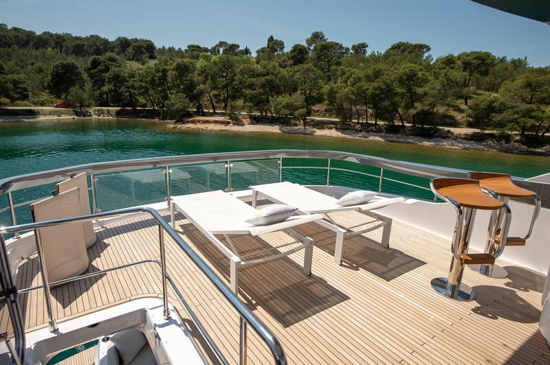 Book yachts online - motorboat - Azimut 78 Fly - PREWI - rent