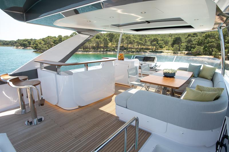 Book yachts online - motorboat - Azimut 78 Fly - PREWI - rent