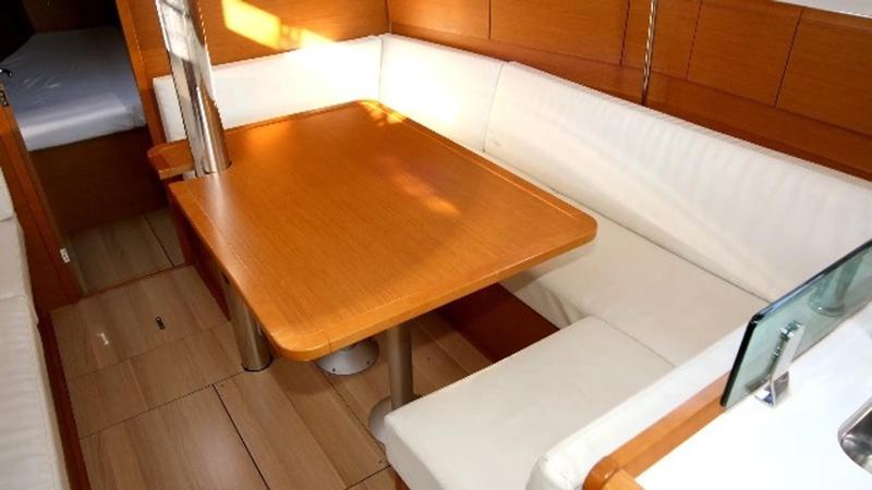Book yachts online - sailboat - Sun Odyssey 389 - Ace of Spades - rent