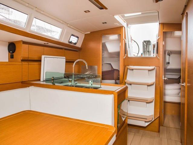 Book yachts online - sailboat - Sun Odyssey 389 - Dust in the wind - rent