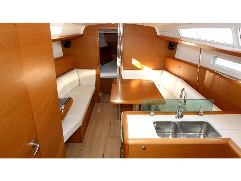 Book yachts online - sailboat - Sun Odyssey 389 - Dust in the wind - rent