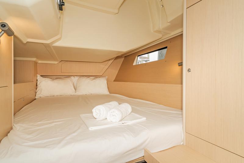 Book yachts online - sailboat - Oceanis 41.1 - SILVER ANGEL - rent