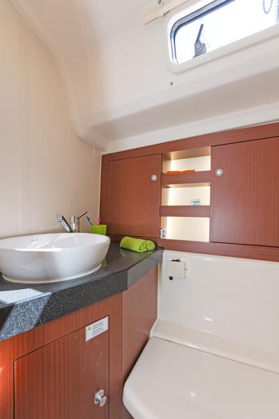 Book yachts online - sailboat - Hanse 385 - CAPRICCIO - rent