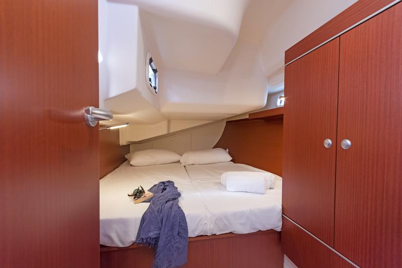 Book yachts online - sailboat - Hanse 385 - CAPRICCIO - rent