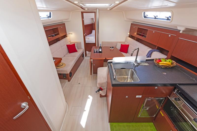 Book yachts online - sailboat - Hanse 385 - CAPRICCIO - rent