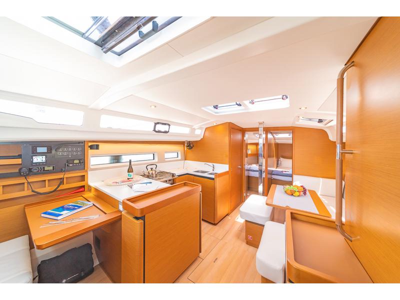 Book yachts online - sailboat - Sun Odyssey 440 - LEFKIPPI  - rent