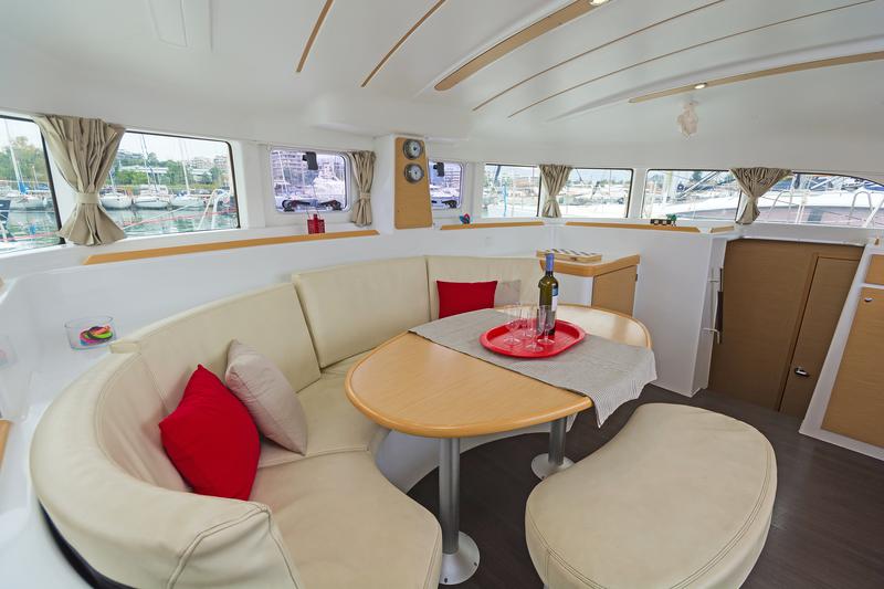 Book yachts online - catamaran - Lagoon 380 S2 - Cataki - rent