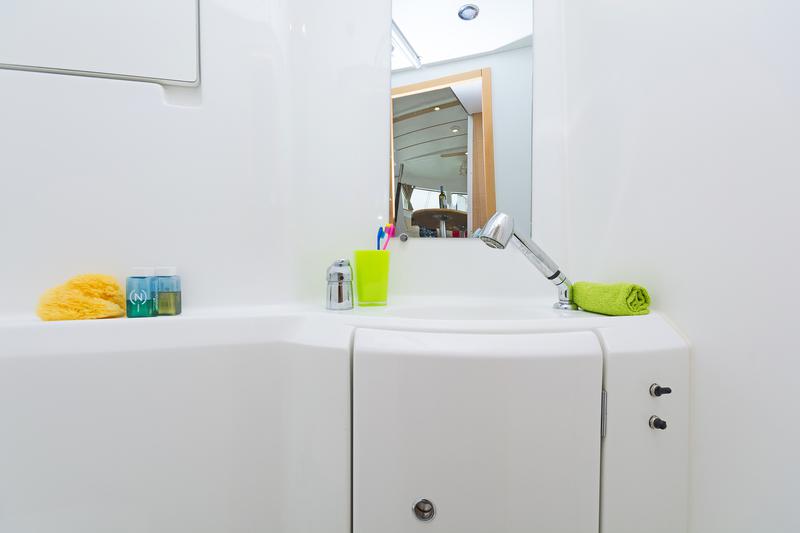 Book yachts online - catamaran - Lagoon 380 S2 - Cataki - rent