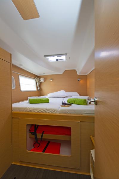Book yachts online - catamaran - Lagoon 380 S2 - Cataki - rent
