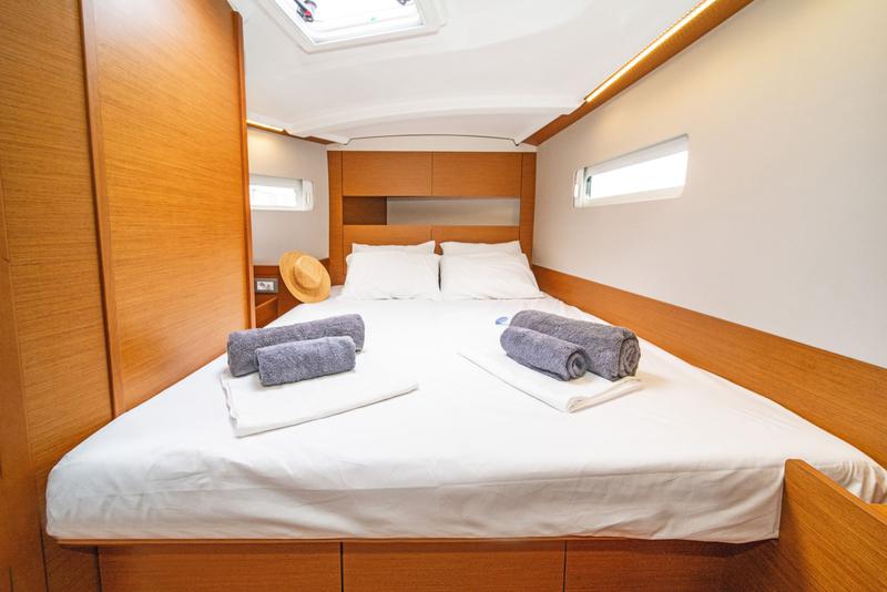 Book yachts online - sailboat - Sun Odyssey 410 - AELLA - rent
