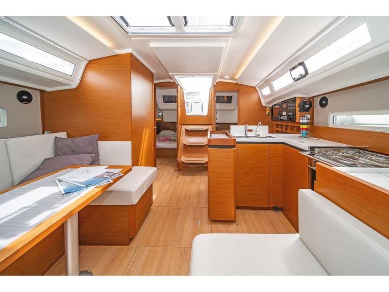 Book yachts online - sailboat - Sun Odyssey 410 - AELLA - rent