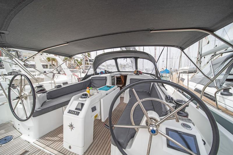 Book yachts online - sailboat - Sun Odyssey 410 - AELLA - rent