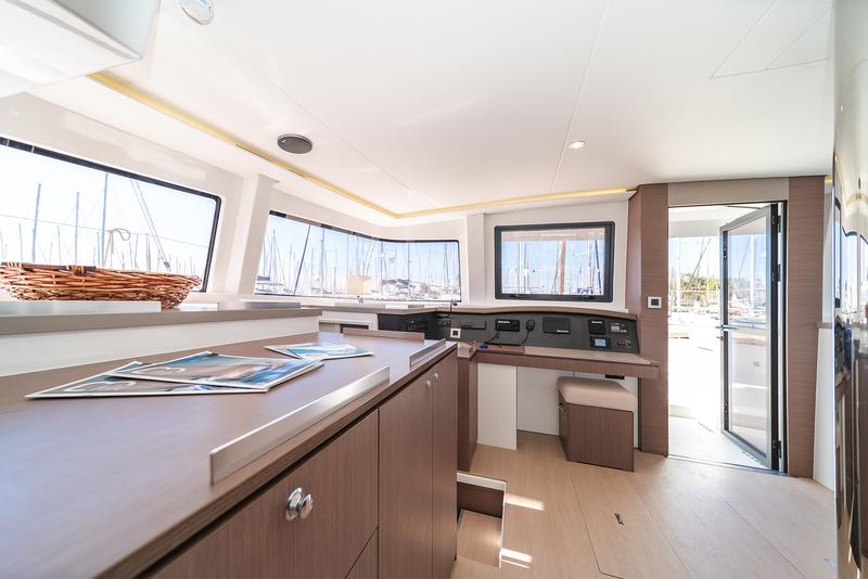 Book yachts online - catamaran - Bali 4.8 A/C &amp; GEN &amp; WM - ABOUT TIME - rent