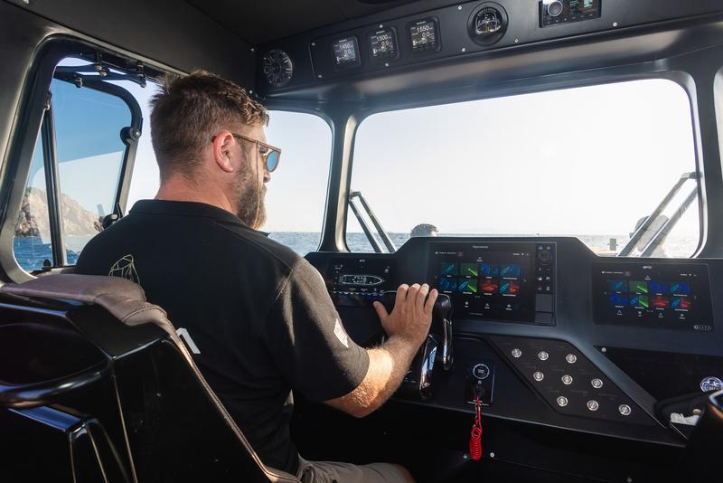 Book yachts online - motorboat - Rafnar 1200 Leisure - ENIGMA (SKIPPERED) - rent