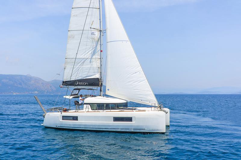Book yachts online - catamaran - Lagoon 40 - BELLA MARE - rent
