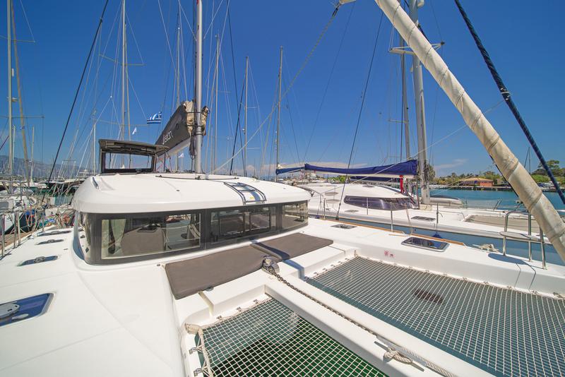 Book yachts online - catamaran - Lagoon 40 - BELLA MARE - rent