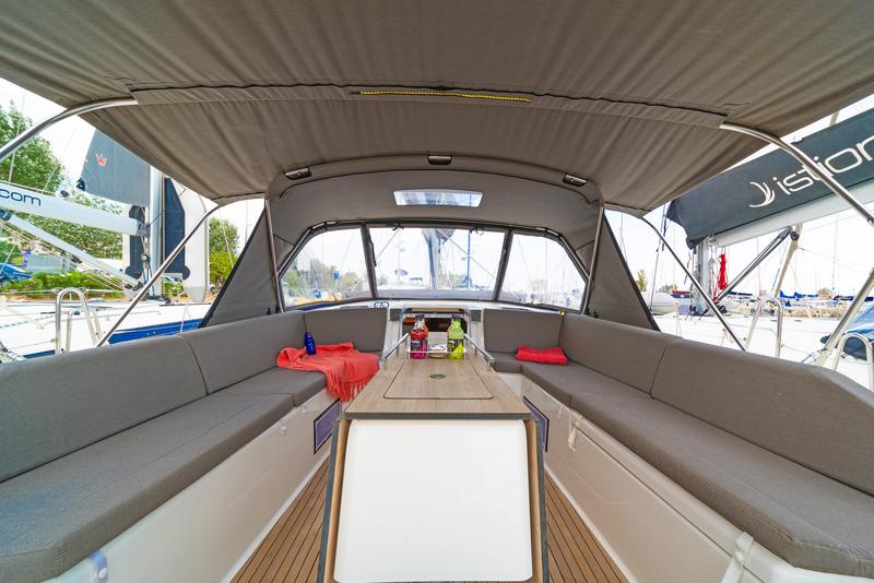 Book yachts online - sailboat - Dufour 530 AC &amp; GEN &amp; WM - DIMPA - rent