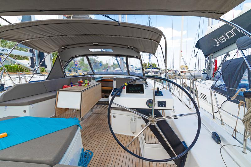 Book yachts online - sailboat - Dufour 530 AC &amp; GEN &amp; WM - DIMPA - rent