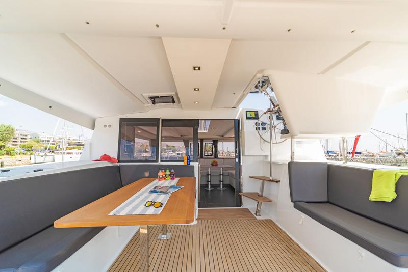 Book yachts online - catamaran - Isla 40 - AIFOS - rent