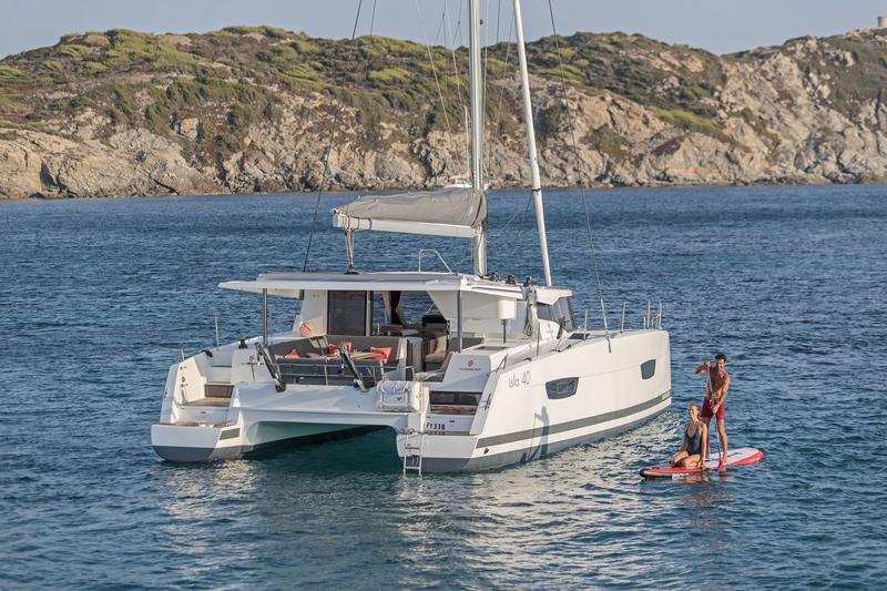Book yachts online - catamaran - Isla 40 - AIFOS - rent