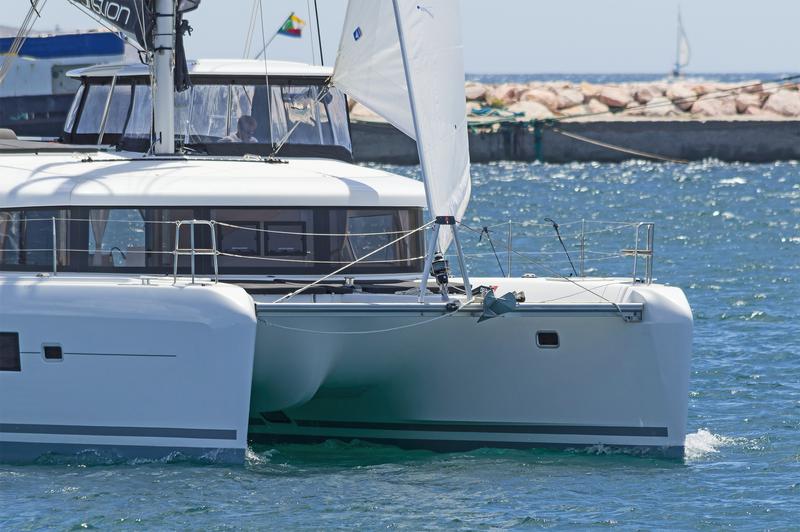Book yachts online - catamaran - Lagoon 42 A/C &amp; GEN. - BREEZE - rent