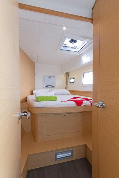 Book yachts online - catamaran - Lagoon 42 A/C &amp; GEN. - BREEZE - rent