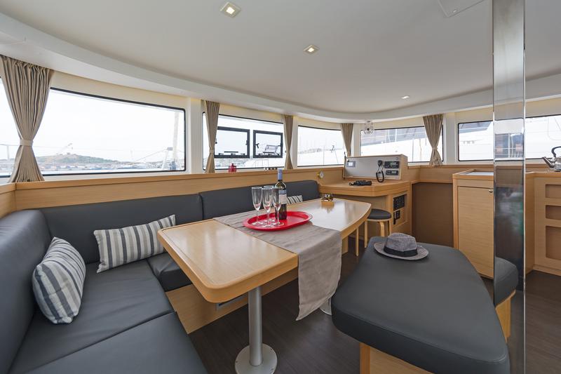 Book yachts online - catamaran - Lagoon 42 A/C &amp; GEN. - BREEZE - rent