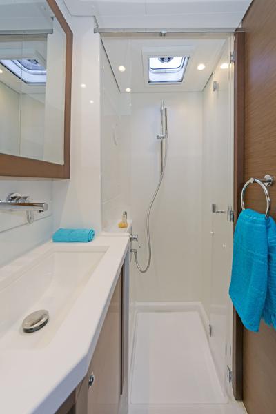 Book yachts online - catamaran - Lagoon 450  Fly A/C &amp; GEN (4 wc) - ALEX JR. - rent